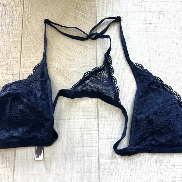Victoria’s Secret Front Close Navy Lace Bralette. NWOT. Size: S - Picture 5 of 6